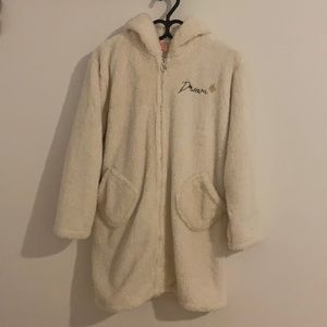 Faux fur, very cosy sleeping coat.